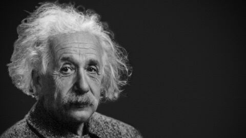 ماذا اخترع آينشتاين
