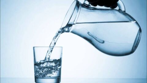 ما فائدة شرب الماء البارد