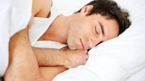 ما هو سبب الرعشة أثناء النوم