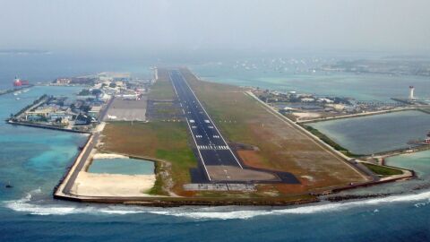 ما هو مطار جزر المالديف