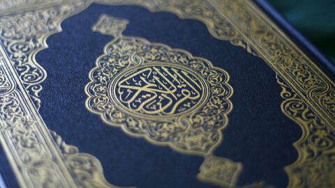 ما هو عدد آيات القرآن الكريم وعدد كلماته وعدد حروفه
