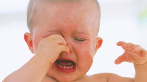 ما هو سبب بكاء الطفل المستمر