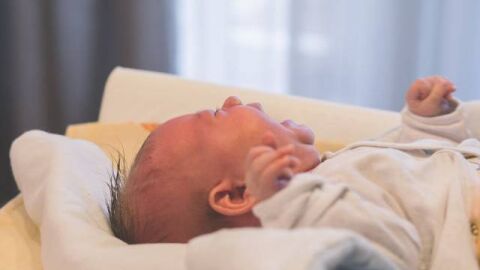 ما علاج مغص الأطفال الرضع
