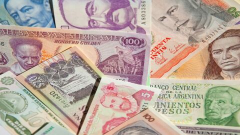 ما هو نوع العملة لجمهورية تشيلي
