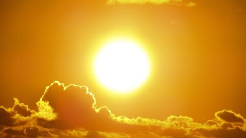 ما هو الفيتامين الموجود في الشمس