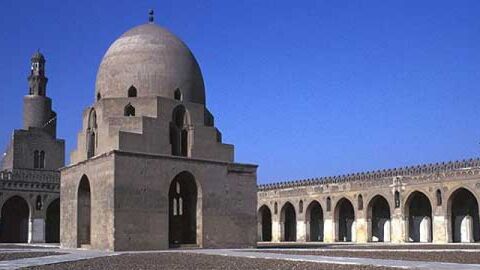 أين يقع مسجد أحمد بن طولون
