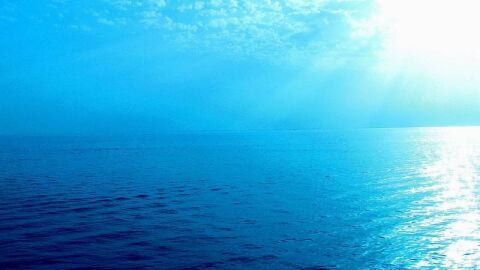 أين يقع البحر الأزرق