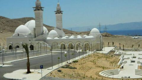 أين يقع مسجد الشيخ زايد
