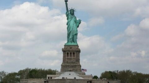 ما هي الدولة التي أهدت الولايات المتحدة تمثال الحرية