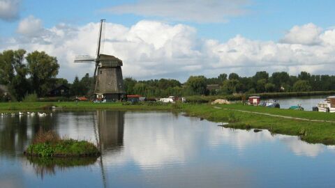 لماذا سميت هولندا بالأراضي المنخفضة