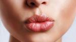 طريقة طبيعية لنفخ الشفاه