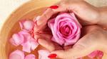 فوائد ماء الورد لبشرة الوجه