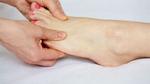 طريقة تدليك القدمين