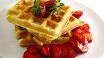 طريقة عمل الوافل مع الفواكه