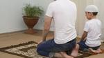 كيف تعلم ابنك الصلاة