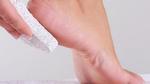 وسائل لإزالة تشققات القدمين