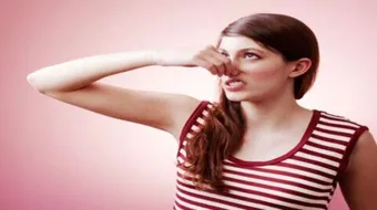 طريقة للتخلص من رائحة العرق نهائياً