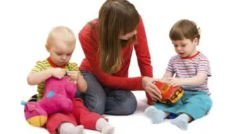 أطفال التوحد وكيفية التعامل معهم