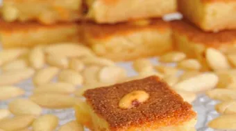 طريقة البسبوسة بالقشطة والمكسرات