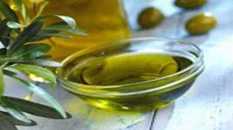 فوائد ومضار زيت الزيتون للشعر