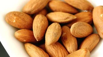 فوائد اللوز للرجيم