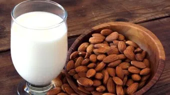 فوائد عصير اللوز