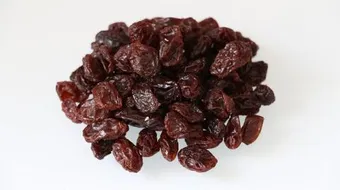 فوائد الزبيب الأسود على الريق