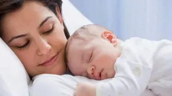 فوائد حليب الأم للطفل