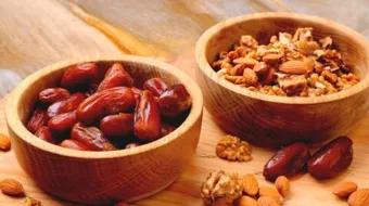 فوائد التمر واللوز