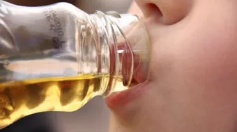 فوائد شرب خل التفاح مع الماء