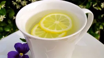 فوائد شرب الماء الساخن مع الليمون