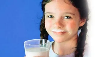 فوائد شرب اللبن على الريق