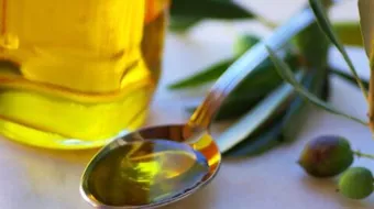 فوائد شرب زيت الزيتون
