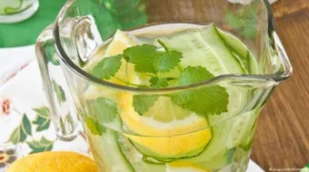 فوائد شرب الماء مع الليمون والخيار