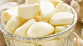 فوائد أكل فص ثوم على الريق