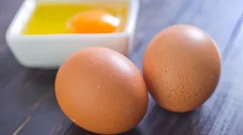 فوائد أكل البيض النيئ