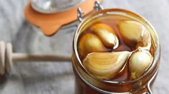 فوائد الثوم والعسل