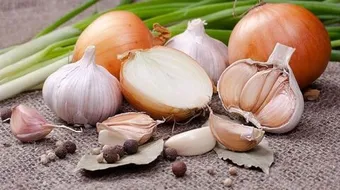 فوائد الثوم والبصل