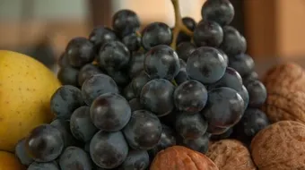 فوائد العنب للدورة الشهرية