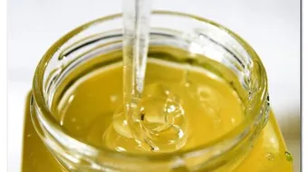 فوائد عسل النحل للبشرة الدهنية