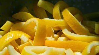 فوائد قشر الليمون مع الماء