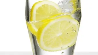فوائد شرائح الليمون مع الماء