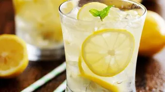 فوائد ماء الليمون