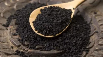 فوائد زيت حبة البركة مع العسل