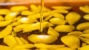 فوائد زيت الزيتون مع الثوم للشعر