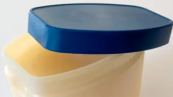 فوائد الفازلين للشعر