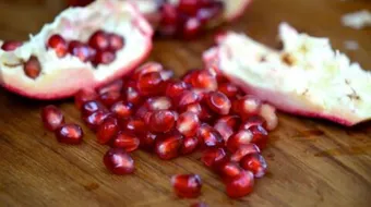 فوائد قشر الرمان مع العسل