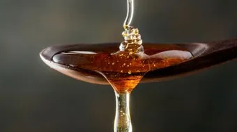 فوائد وضع العسل على السرة