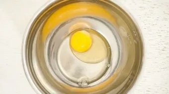 فوائد البيض النيء