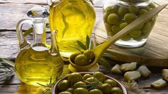 فوائد المضمضة بزيت الزيتون على الريق